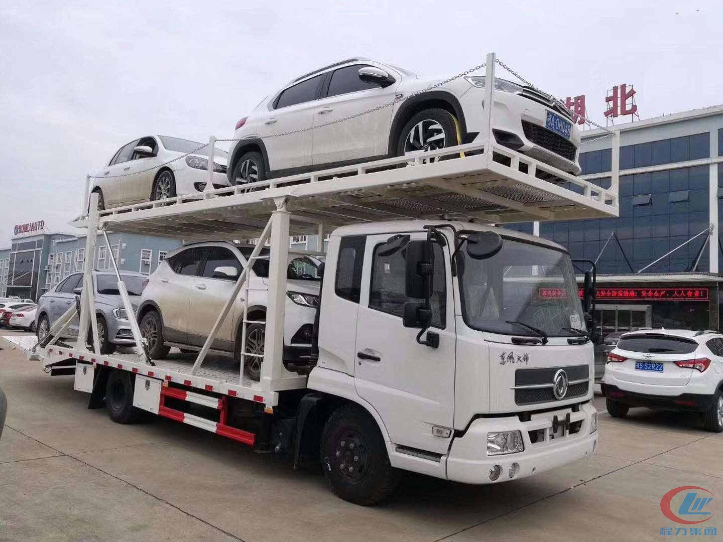 东风天锦轿运車(chē)侧面图