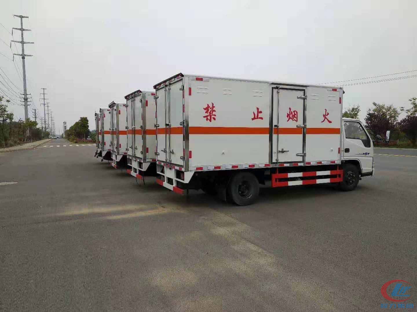 江铃JMC危险品厢式运输車(chē)批量发車(chē)