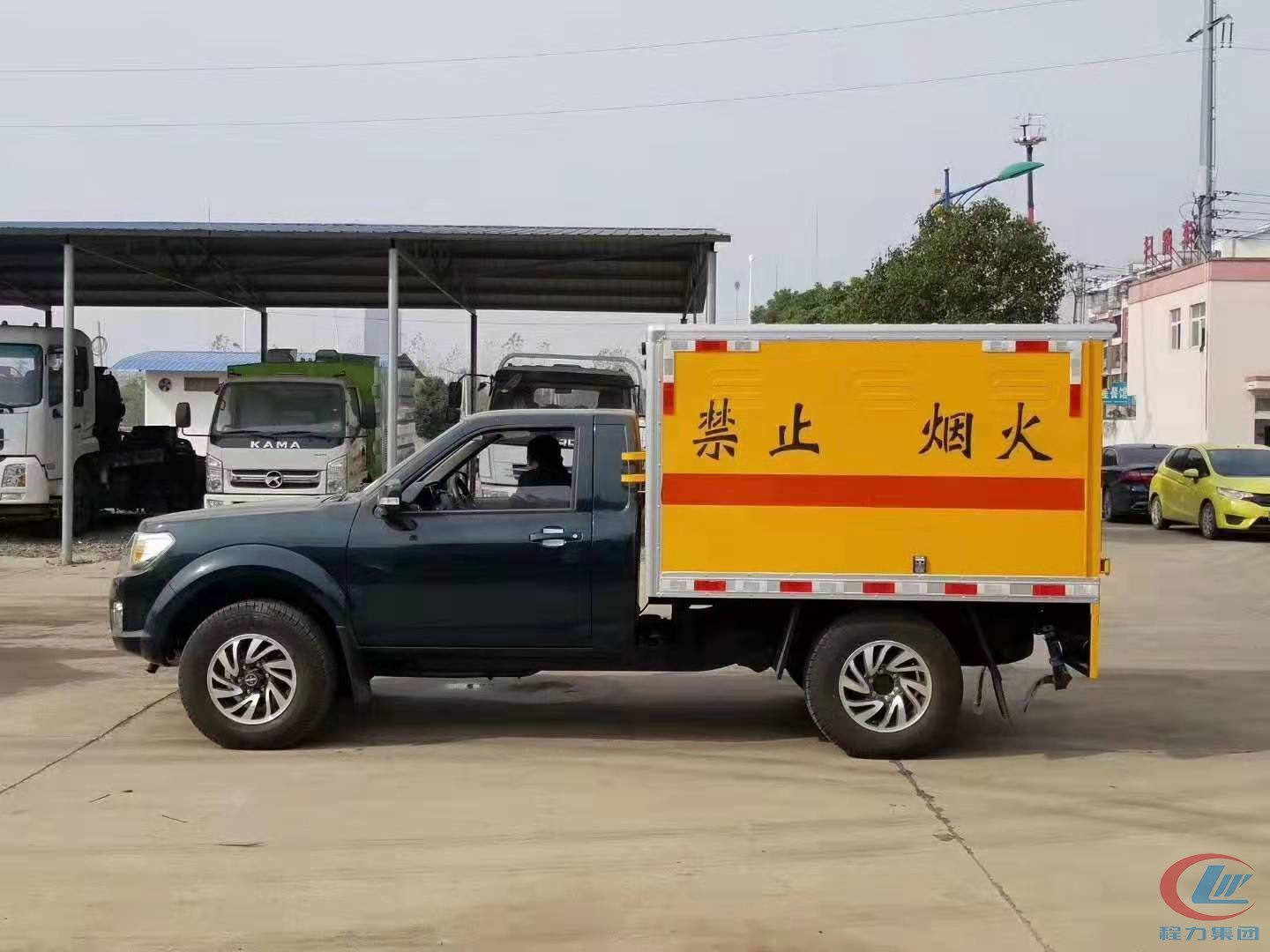 东风日产皮卡防爆車(chē)（四驱）侧面图