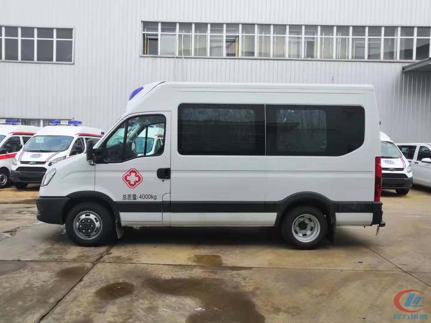 程力依维柯救护車(chē)宝迪A32救护車(chē)背面图