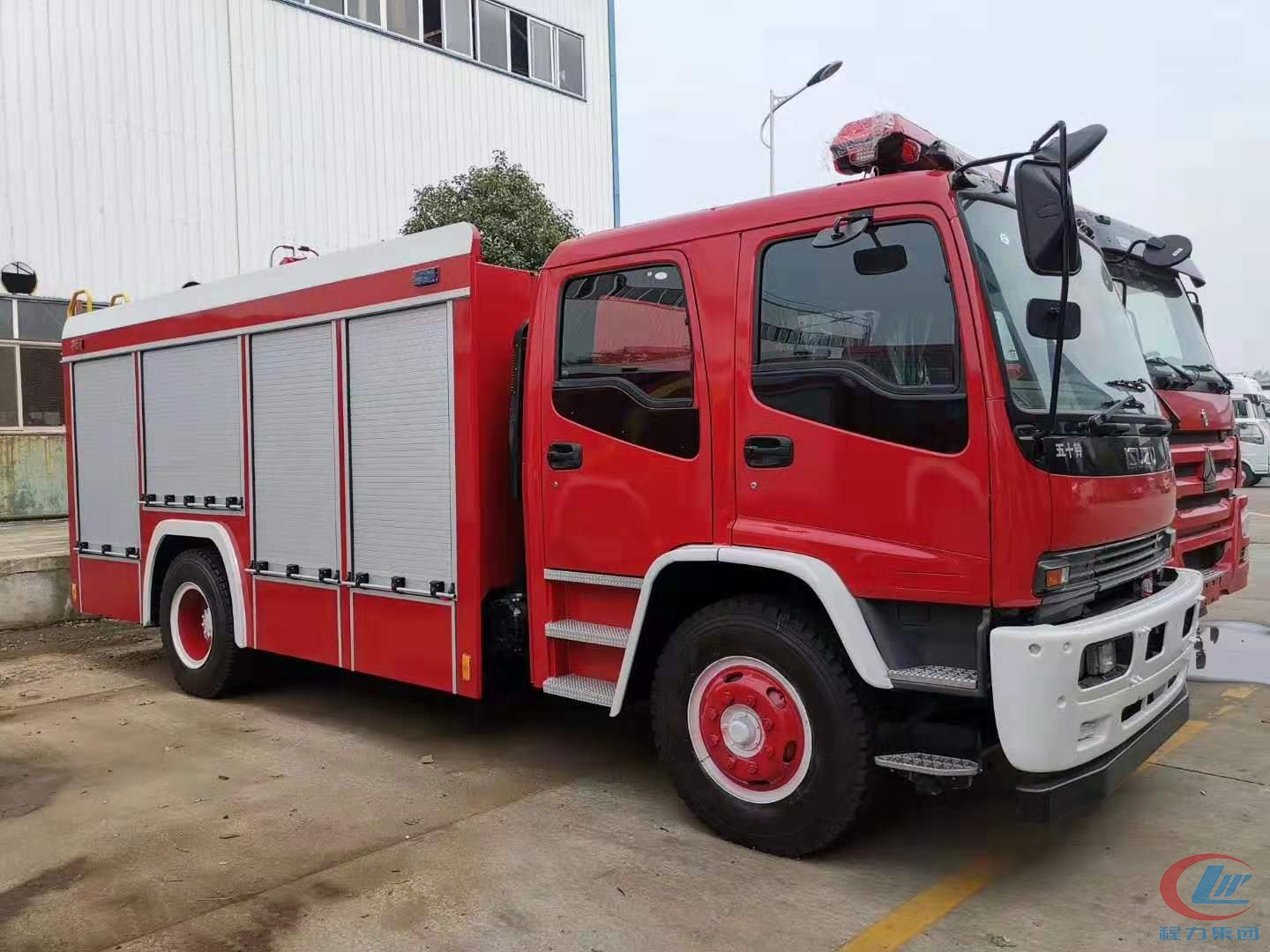 五十铃水罐消防車(chē)侧面图