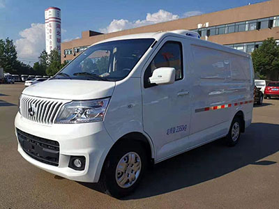 國(guó)六長(cháng)安睿行M30面包冷藏車(chē)