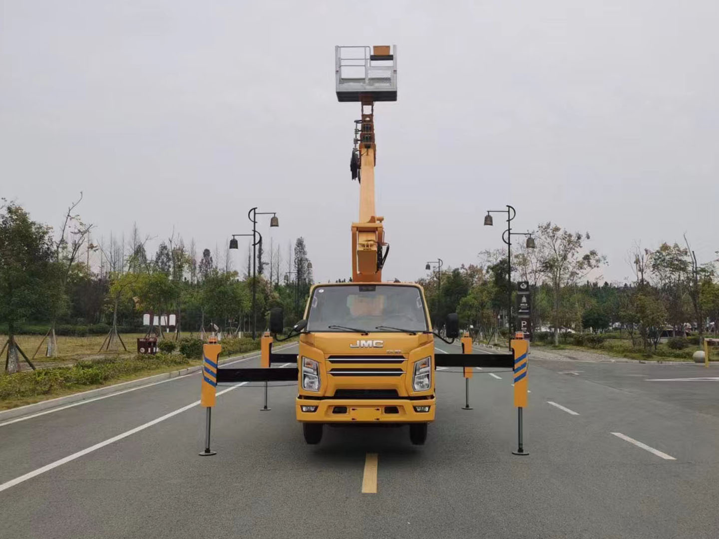 江铃國(guó)六单排座17.5米高空作业車(chē)