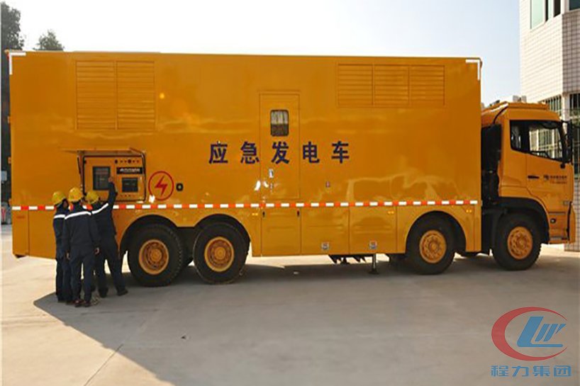 天龙前四后八应急发電(diàn)車(chē)侧面图