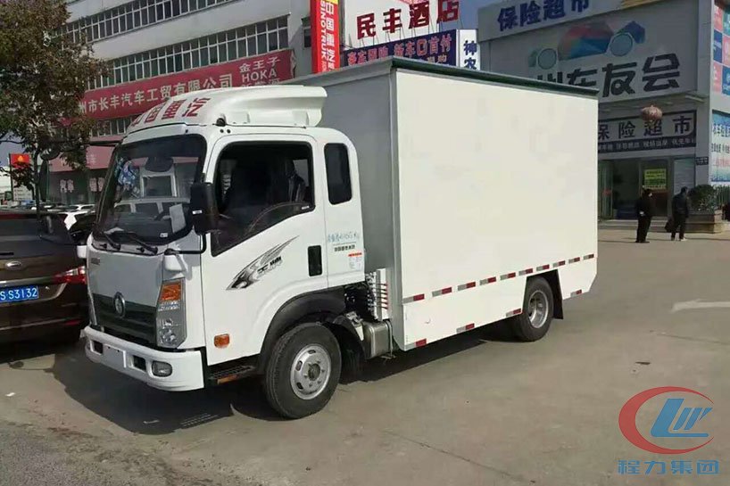 重汽王牌3.8米厢長(cháng)舞台車(chē)高清图