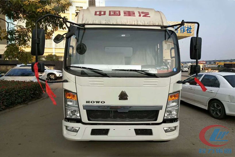 重汽豪沃3.8米厢長(cháng)舞台車(chē)正面图